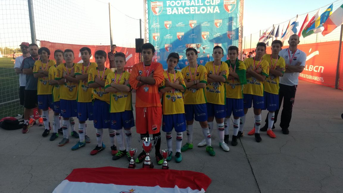 Ir para  <p><big>Equipe do Esporte Clube Vila Nova de Passo Fundo, representou o Brasil na disputa do Barcelona Cup 2017, torneio disputado em Barcelona na Espanha, na categoria 2004 conquistou o t&iacute;tulo de campe&atilde;. Este...
